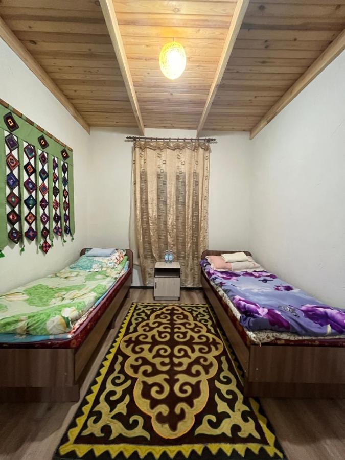 Guest House Guljan Bokonbayevo Eksteriør billede