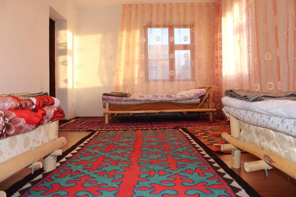 Guest House Guljan Bokonbayevo Eksteriør billede