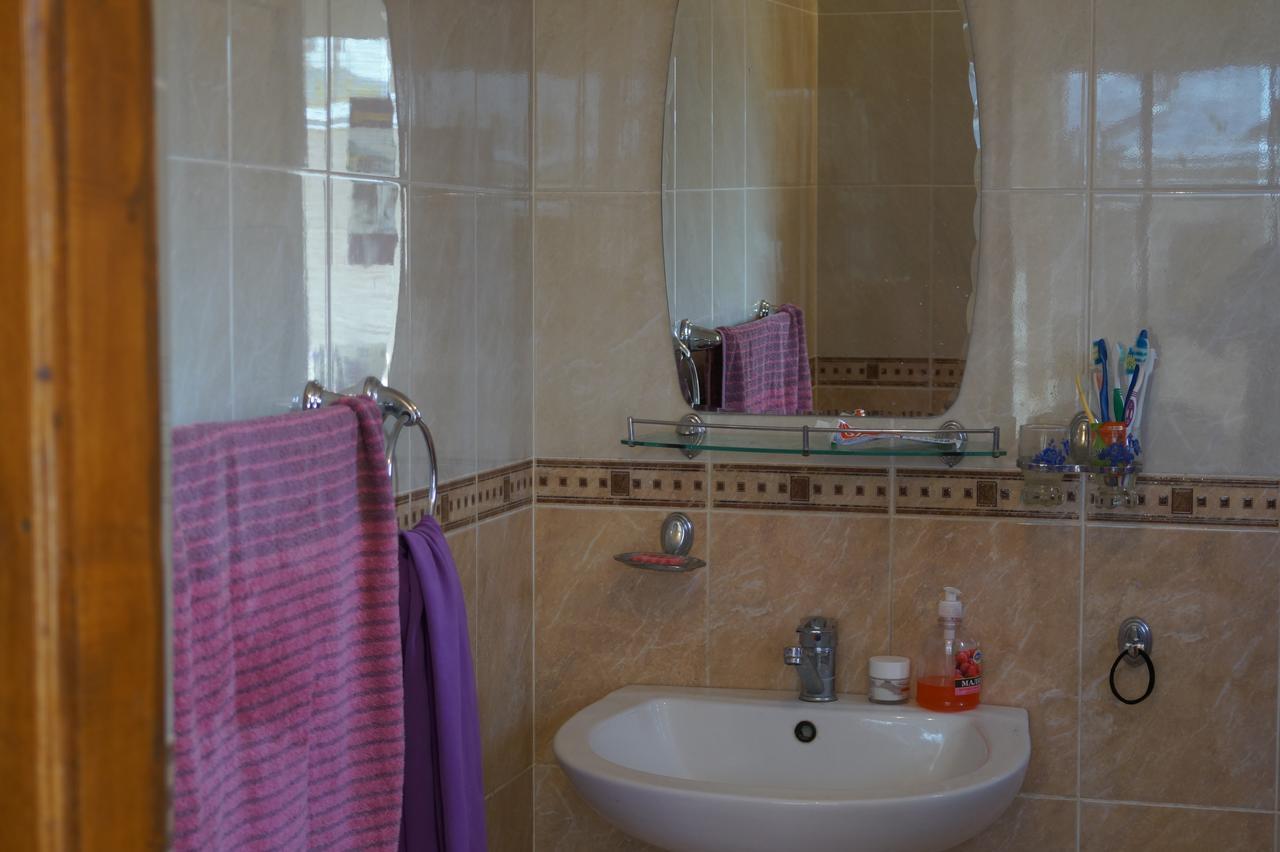 Guest House Guljan Bokonbayevo Eksteriør billede